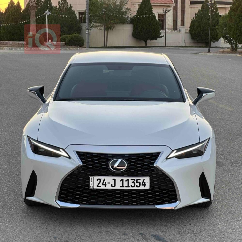 Lexus IS